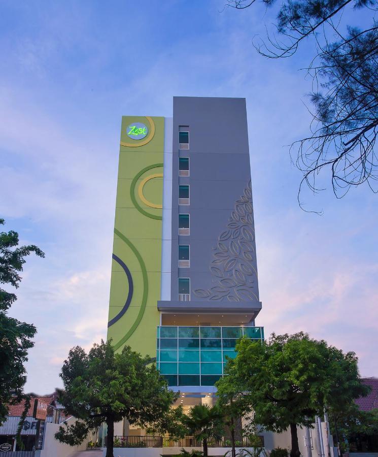 Zest Hotel Parang Raja Solo Bonorejo Bagian luar foto